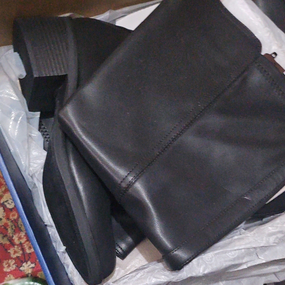 Womens White Mountain Custard Tall Boots. Like New. - Picture 2 of 5